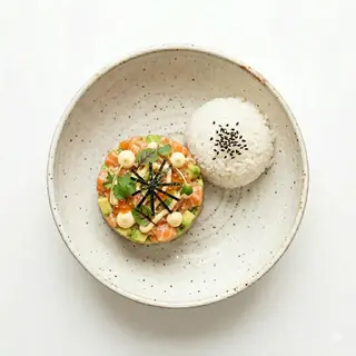 Tartar De Salmón aguacate, mayonesa japonesa Y Arroz