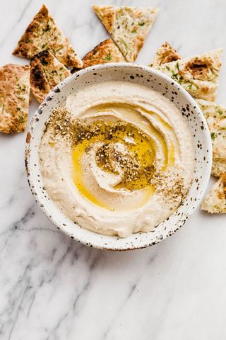 Hummus cu susan și ulei de măsline 