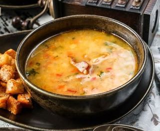 Supă de mazăre cu afumături