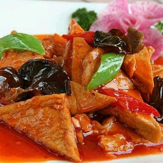  Tou-fu fritto con carne macinata e verdure piccante 家常豆腐