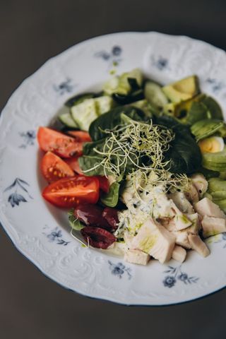 Кобб-салат з куркою та овочами (280г)