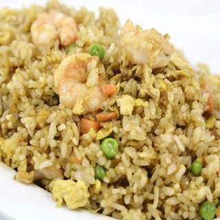 Arroz frito con salsa de soja