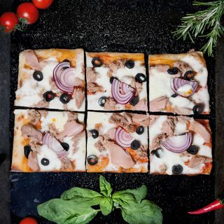 Pizza Tonno 30x20cm