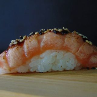 Niguiri Salmó Flamejat