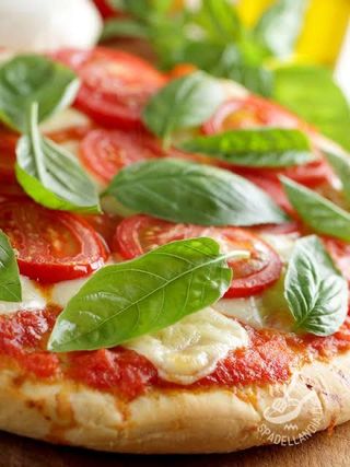 Pomodoro Fresco e Mozzarella Pizza