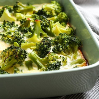 Запеканка с броколи и топено сирене