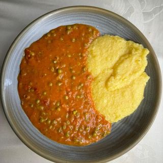 Mazăre cu sos roșu