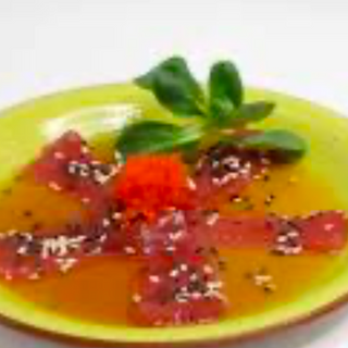 109. Carpaccio Maguro flambé - 10 pz