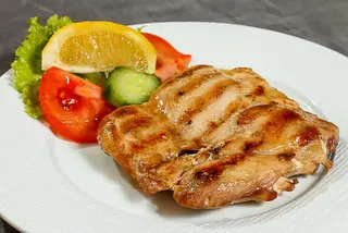 Пилешка пържола от бут (250г)