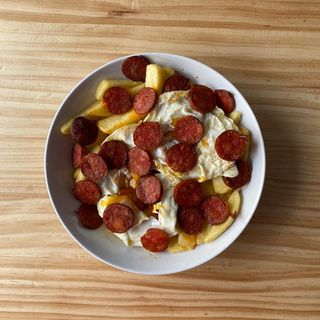 Ración De Huevos Rotos Con Chorizo