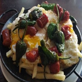 Huevos Rotos Con Chistorra 