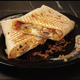 Tacos cu Pui (410g) Cartofi 100g Bautura