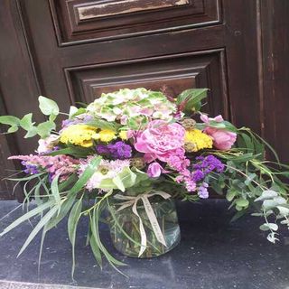 Jarron De Cristal Con Flor De Temporada S