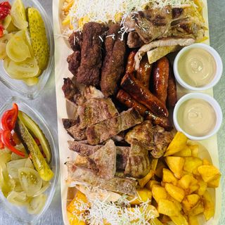 Platou mixt grill  pentru 4-5 persoane 