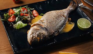 დორადო გრილზე ციტრუსით