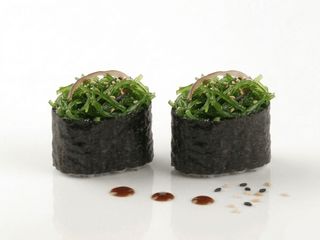 Gunkany z Wakame 2 szt (80g)