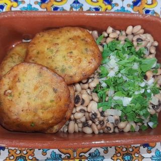 Pataniscas com Feijão Frade