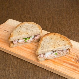 Sanduíche de Atum com Cebola