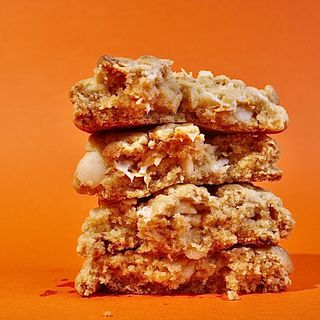 Caramelised White Chocolate Macadamia