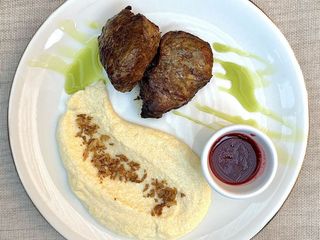 Свинна вирізка з малиновим соусом