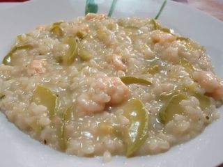 Riso di zucchine, gamberi e salmone