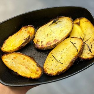 Cartofi la cuptor cu rozmarin