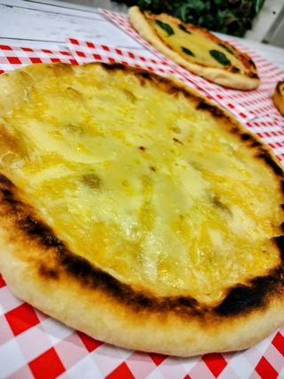 Pizza 4 Quesos (30 Cm.)