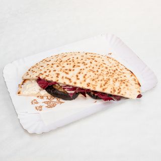 Piadina radicchio, melanzane grigliate e squacquerone