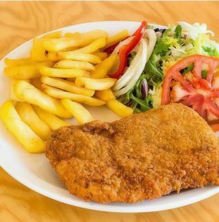 Plato combinado de cachopo