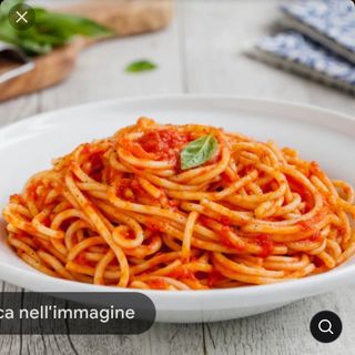 Menu del weekend Tomate e albahaca con bebida e postre 