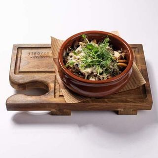 Zapečene šumske gljive s domaćim pršutom