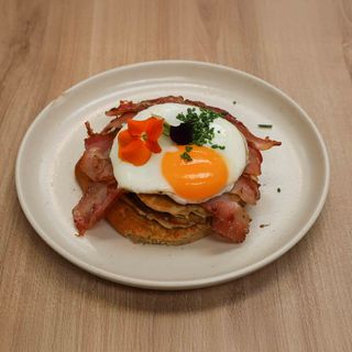 Panquecas com ovo e bacon (até às 15h)