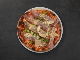 Crudo rucola e scaglie di grana