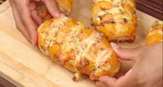 Pan De Ajo Con Bacon