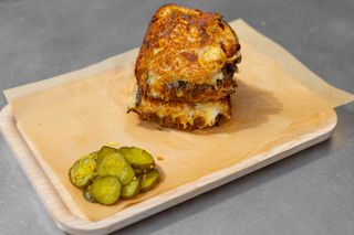 Мелт з рваною яловичиною та соусом барбекю, 450 г