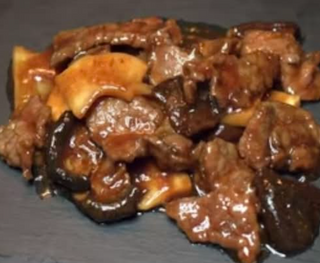 Ternera Con Bambú Y Setas Chinas