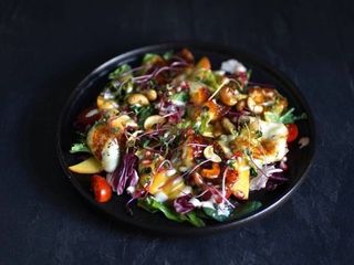 Салат з халумі та мандарином (300g)