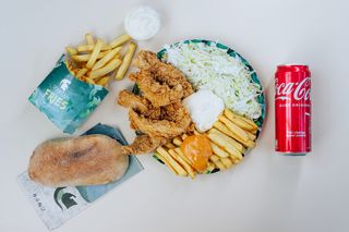 Meniu Crispy Mediu + băutură răcoritoare