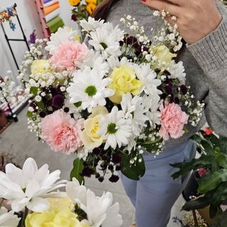 Bukiet margaretki i goździki