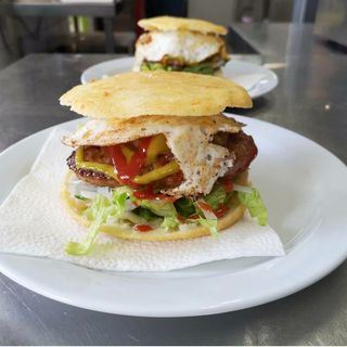 Arepa Más Que Perritos