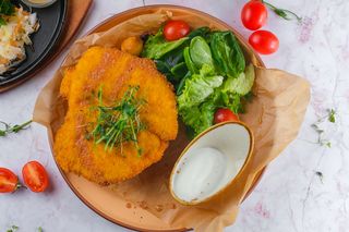 Шницель из курицы с картофельными шариками