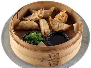 Smażone pierożki gyoza z kaczką 6 szt.