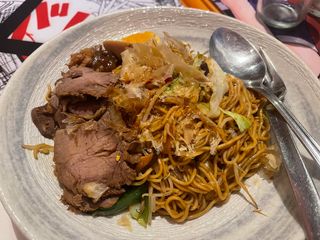 F10.Fideos Artesanos Salteados Con Verduras Y Ternera Asada