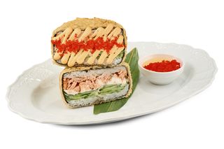 Sushi burger Big z pieczonym łososiem