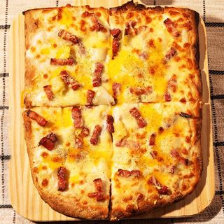 Pizza La Signorina Lorraine (27.5 Cm. x 25 Cm.)