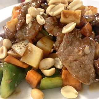 87. Carne de Vaca Picante com Amendoins