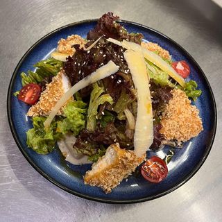 Теплий салат з хрумкою куркою від Шефа ,450г