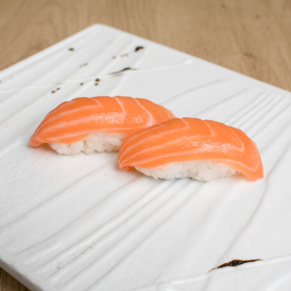 1. Nigiri Salmón (2 Uds.)