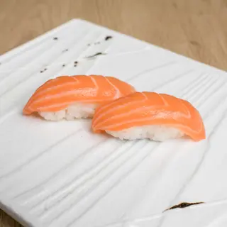 1. Nigiri Salmón (2 Uds.)