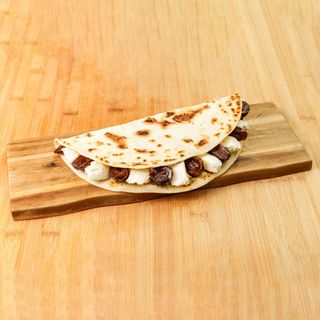 Piadina con squacquerone e fichi caramellati
